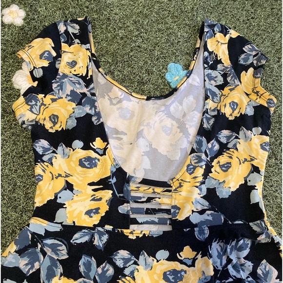 Floral Skater Dress💛 - Picture 3 of 7